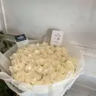باقة ورد أبيض أنيقة وفاخرة