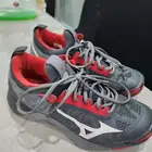 حذاء رياضي شبابي شبه جديد