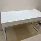 مكتب ابيض  بثلاث ادراج