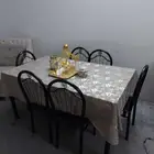 طاولة طعام مع 6 كراسي بحالة ممتازة