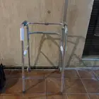 للبيع عكاز رباعي لكبار السن وذوي الاحتياجات الخاصة