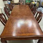 طاولة طعام مع الكراسي   خزانة جانبية (طقم) غير مستخدمه