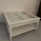 طاولة بيضاء سليمة