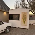 للبيع بركس مع مكيفه