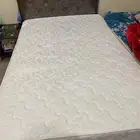 سرير مع المرتبة