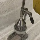 عصارة يدوية