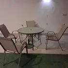 للبيع طاولة و كراسي