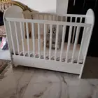 سرير اطفال