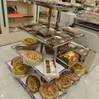 محل حلويات مشهور للبيع