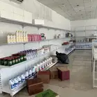رفوف وطاولات عرض وطلبيات وكاونتر للبيع