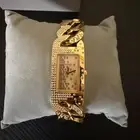 ساعة Guess مرصعة بفصوص الكريستال