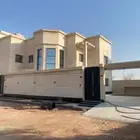 للبيع فيلا وارض سكنيه مساحة كبيره حي المملكه