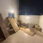 خشب سرير قديم وتكايات