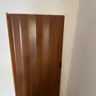 باب سحب بلون الخشبي المحروق نظيف جدا