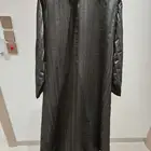 عباية كريب موديل كلوش مع تطريز في الخلف