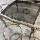 طاولة مجلس مع طاولات خدمة