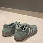 حذاء للبيع اديداس اصلي 100  مقاس 38 5 لون نادر