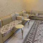للبيع طقم كنب مع الفرشة والطاولات