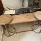 طاوله بيضاويه كبيره ومعها أربع طاولات صغيره