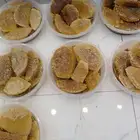 عسل وشمع بمعنى الكلمه شي فاخر