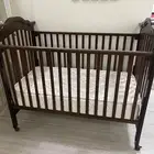 سرير اطفال مع مرتبة استخدام نظيف
