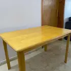 طاولة طعام بحالة جيدة
