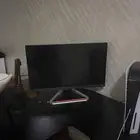 شاشه benq مع طاوله العاب