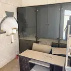 مكتب ودولاب وطاولة رسم هندسي في النوارية