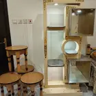 دولاب ملكة وطاولات تقديم