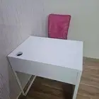مدخل ومكتب وكرسي وخبازه