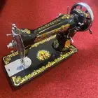 ماكينة خياطة