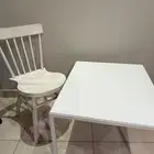 طاوله وكرسي
