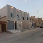 للبيع فلة جديدة معها شقتين في حي العزيزية