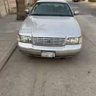 للبيع فورد كروان فكتوريا