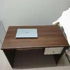 طاولة مكتبية