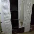 دولاب ملابس نظيف