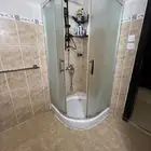 للبيع كابينة شاور زجاجية مستعملة بحالة جيدة