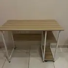 طاولة مكتبية