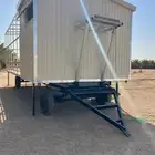 غرفة ومطبخ مع دكة أو مستودع