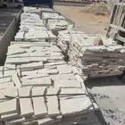 حجر عشوائي طبيعي