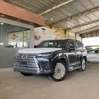لكزس LX600 فئه BBسعودي 2025 ابيض واسود جملي لدى الفريدي
