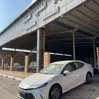 تويوتا كامري 2025 استاندر سعودي (ابيض -اسود -تيتانيوم )بطاقة