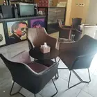 كراسي مع ثلاجه عرض كلها بحاله ممتازه