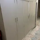 دولاب كبير يصلح لتخزين مزاد