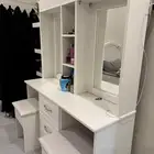 تسريحة للبيع كرسيين