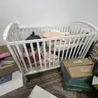للبيع المستعجل سرير اطفال من عمر الرضيع الى سنتين