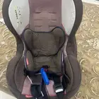 كرسي سيارة للأطفال وعربية