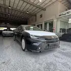تويوتا كامرى LE اسود 2500 cc بنزين موديل 2025
