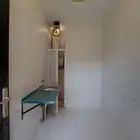 مكيفة مع حمام للسائق