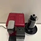 نيسبريسو ماكينة تحضير القهوة مع جميع ملحقاتها
